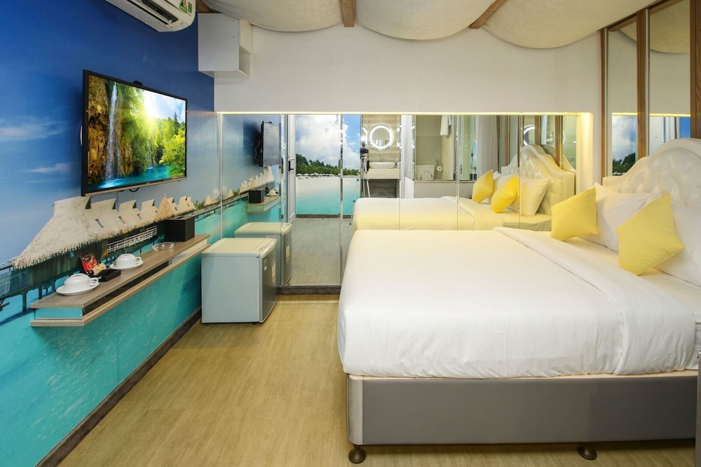 Cupid Hotel 30/72