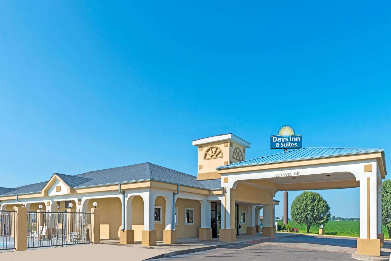 Days Inn & Suites by Wyndham Osceola AR 2/19