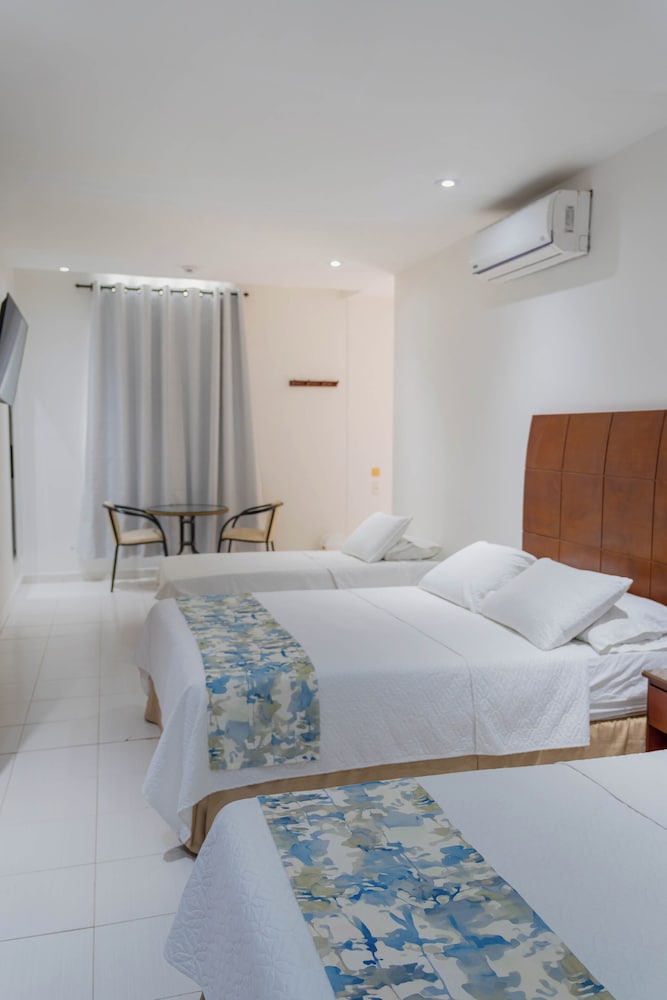 Coral Reef Hotel 25/58