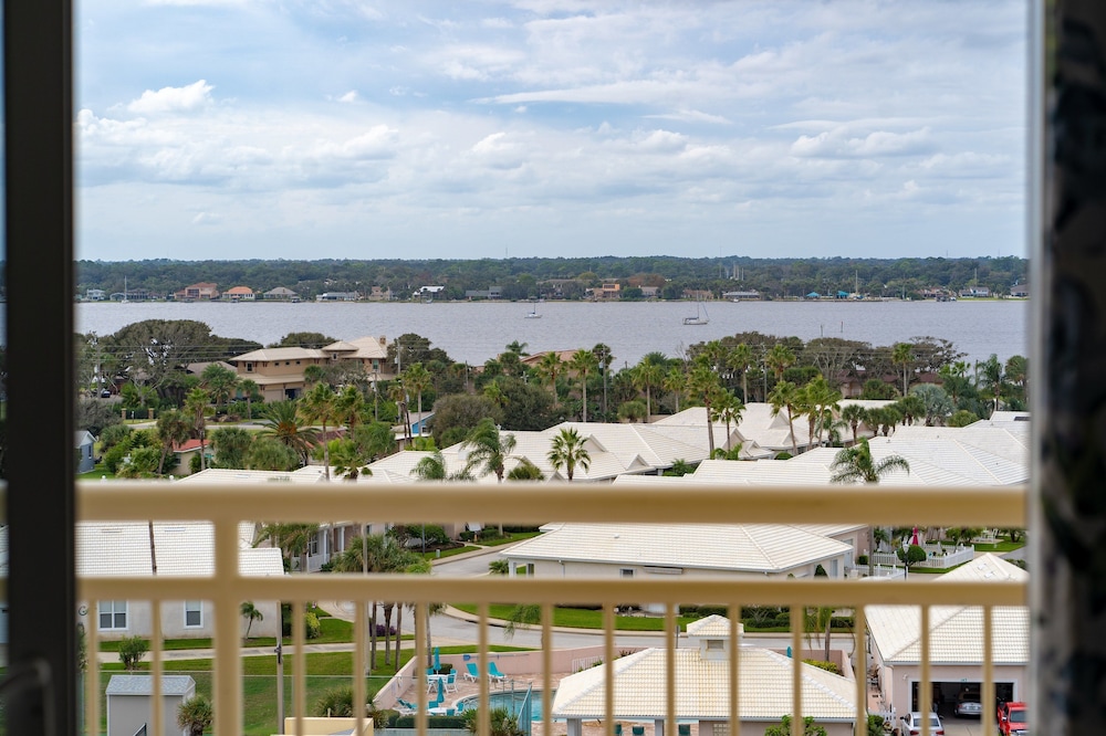 The Shores Resort Spa 7/69