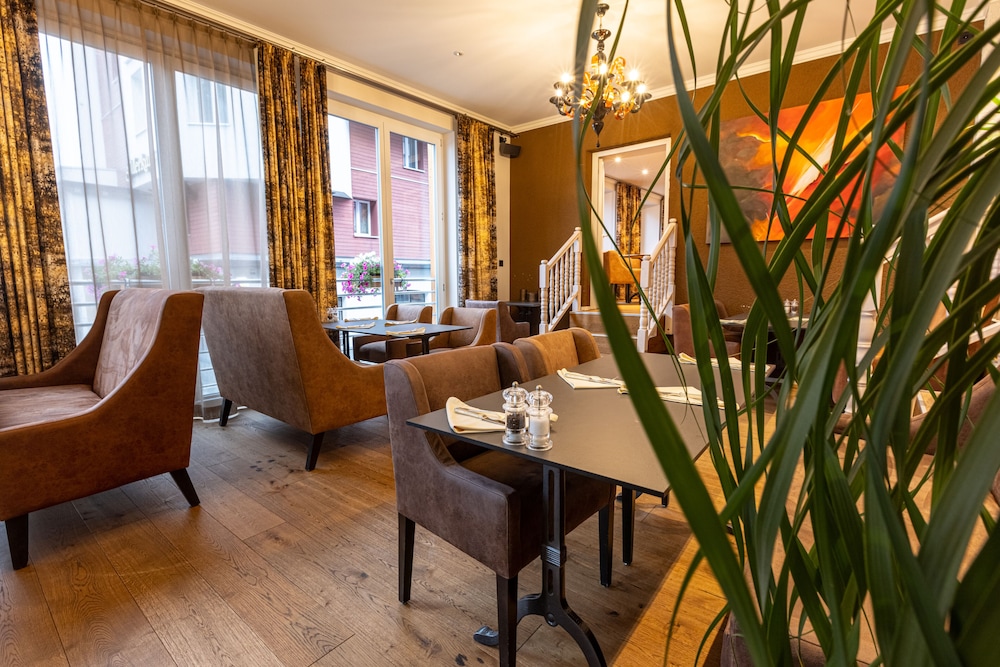 Home Hotel Arosa 24/50