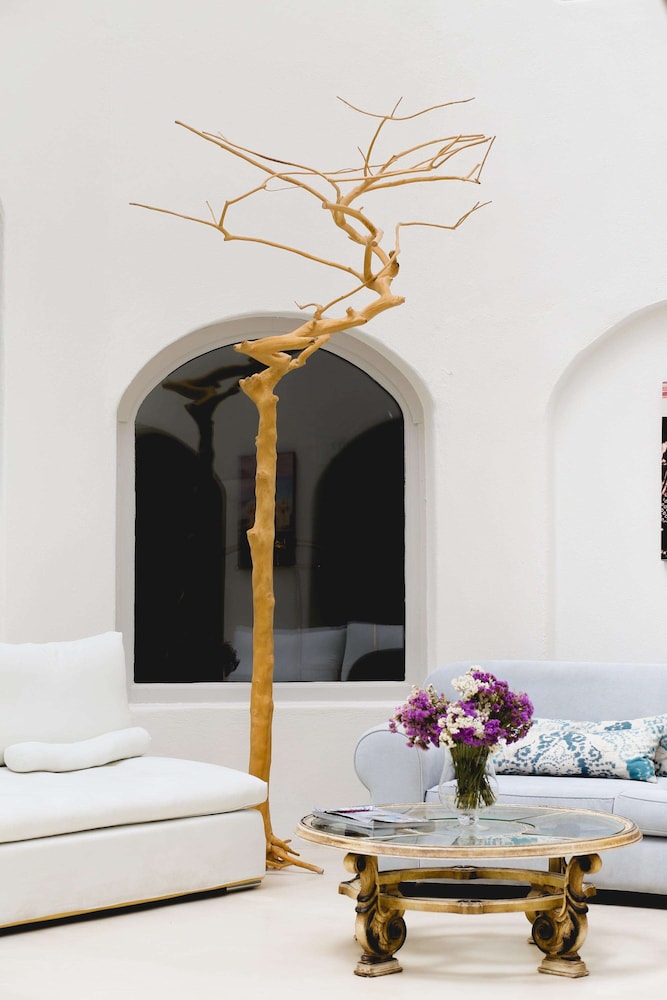 Tharroe Of Mykonos 24/46