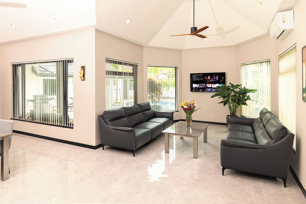 Pattaya Hill 2 31/50