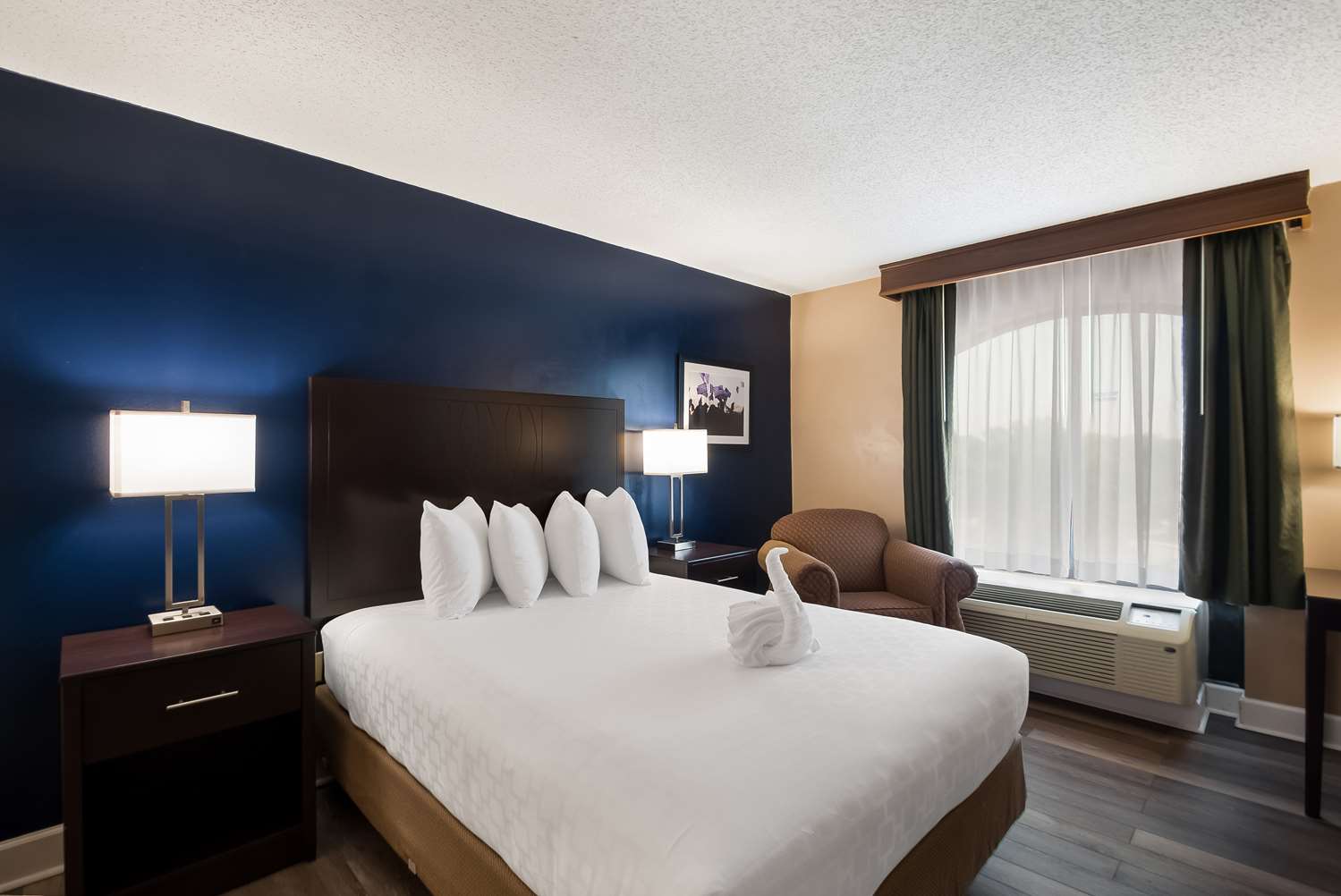 غرفة بسرير كوين بحوض استحمام لذوي الإعاقة، Best Western Springfield 3/4