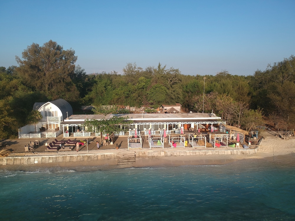 Meno Mojo Beach Resort 40/43