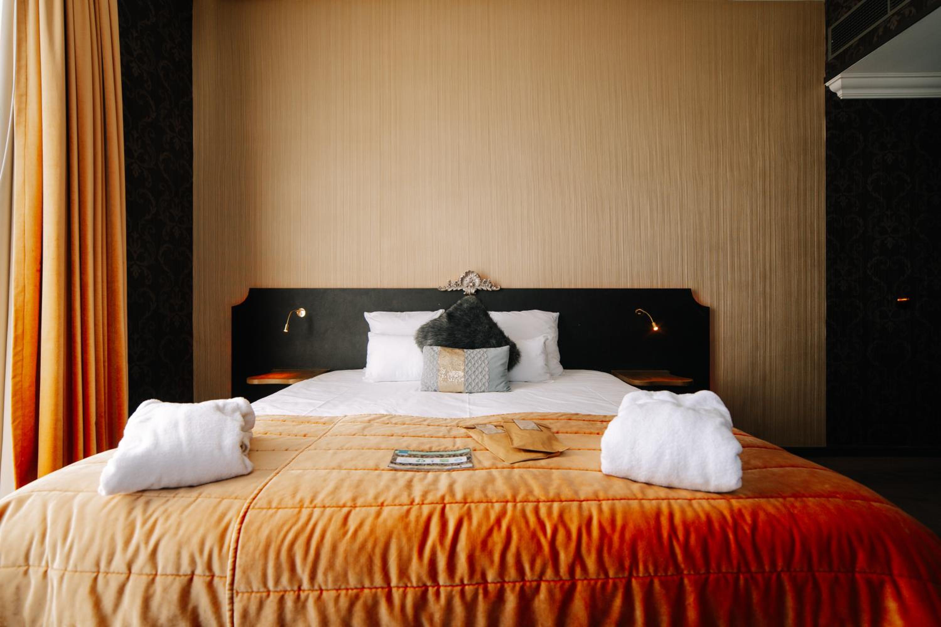 Suite, King Bed