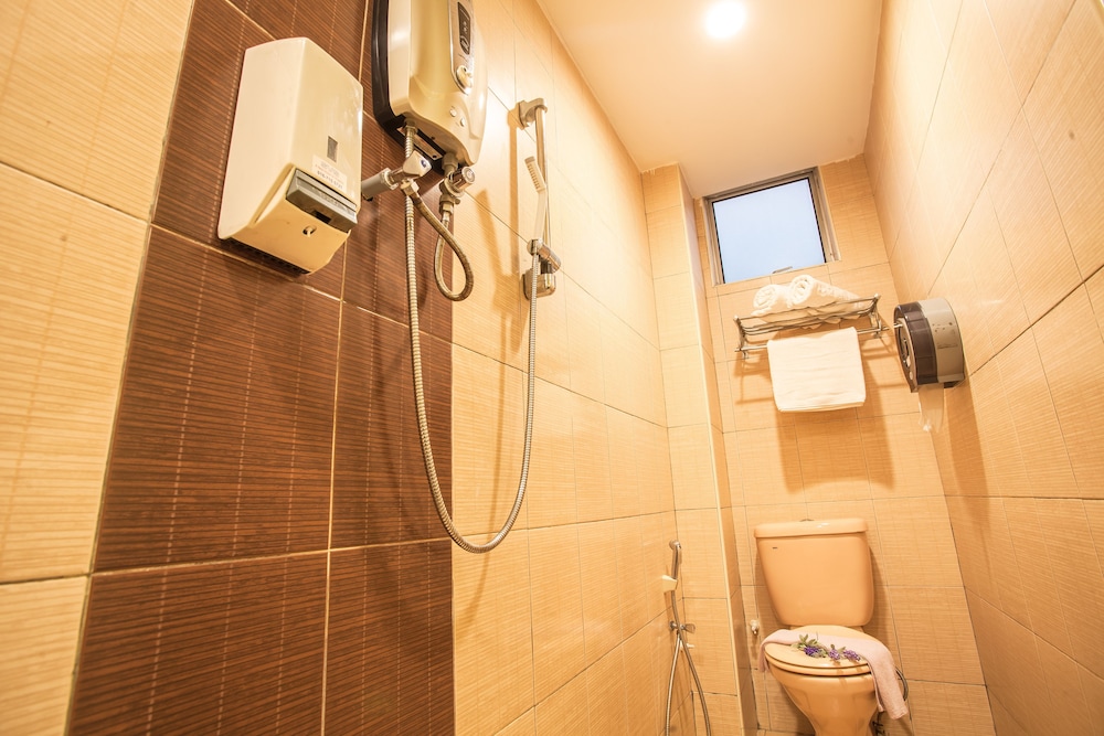 Lavender Inn Permas Jaya 54/68