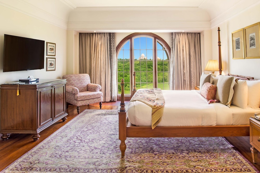 LUXURY, SUITE