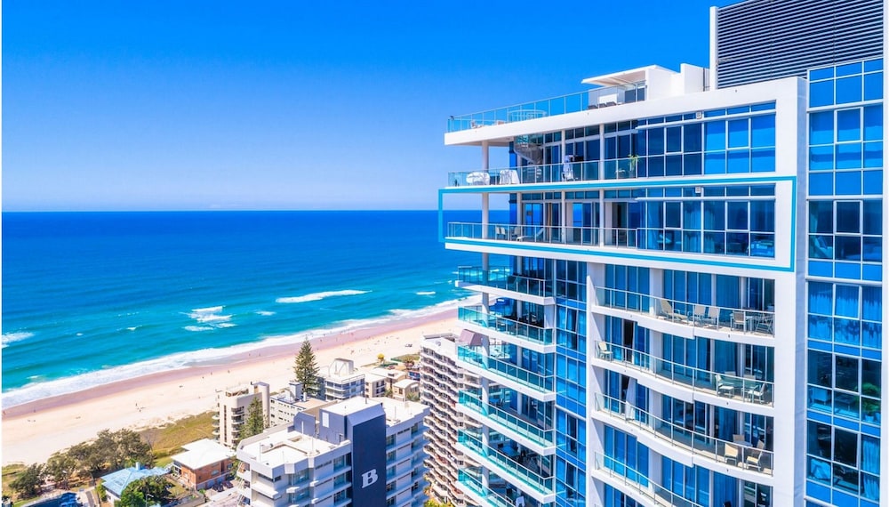 Artique Surfers Paradise 4/74