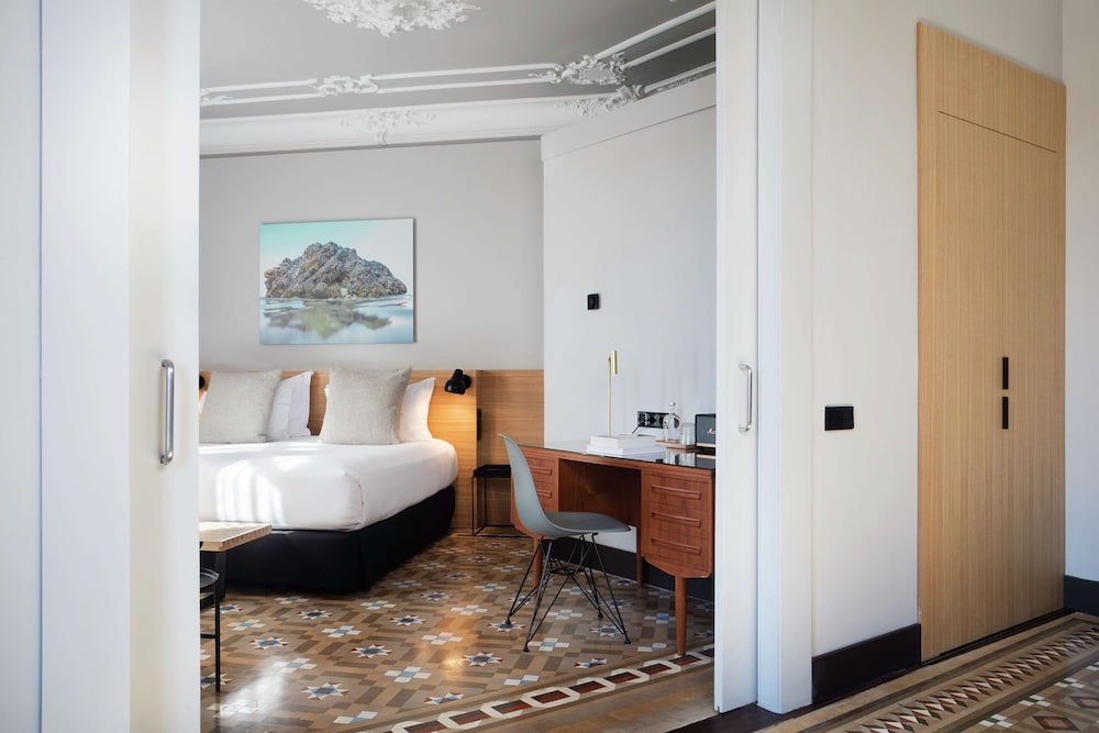Alexandra Barcelona Hotel Curio Collection By Hilton 31/90