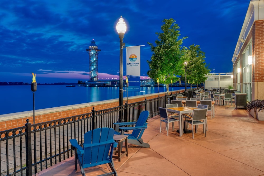 Sheraton Erie Bayfront Hotel 23/43