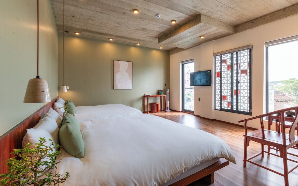 ROOM, QUADRUPLE
