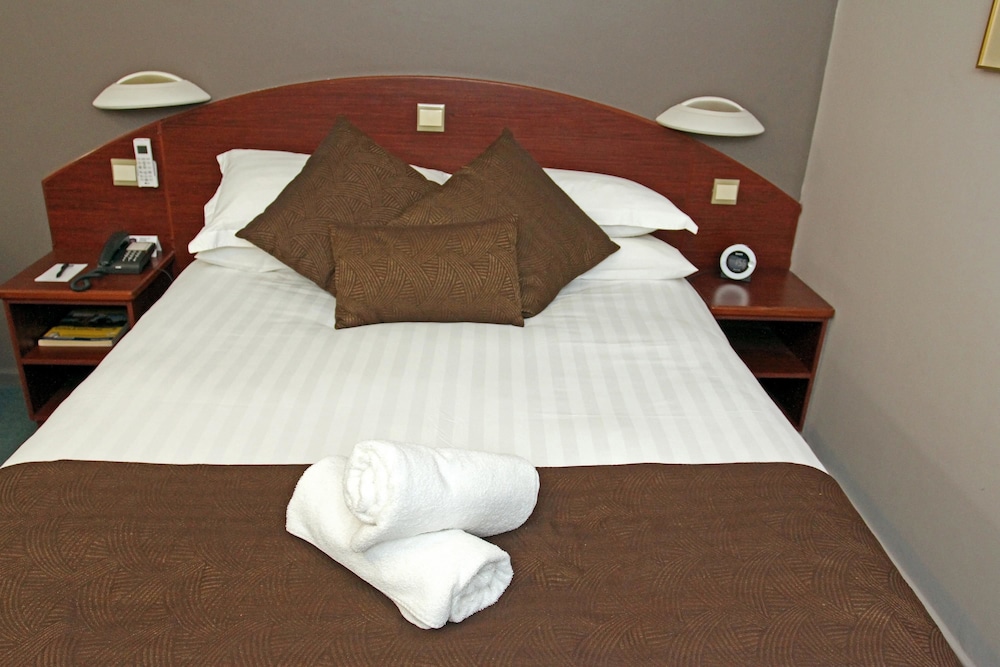 Hospitality Esperance, SureStay Collection by Best Western 25/74