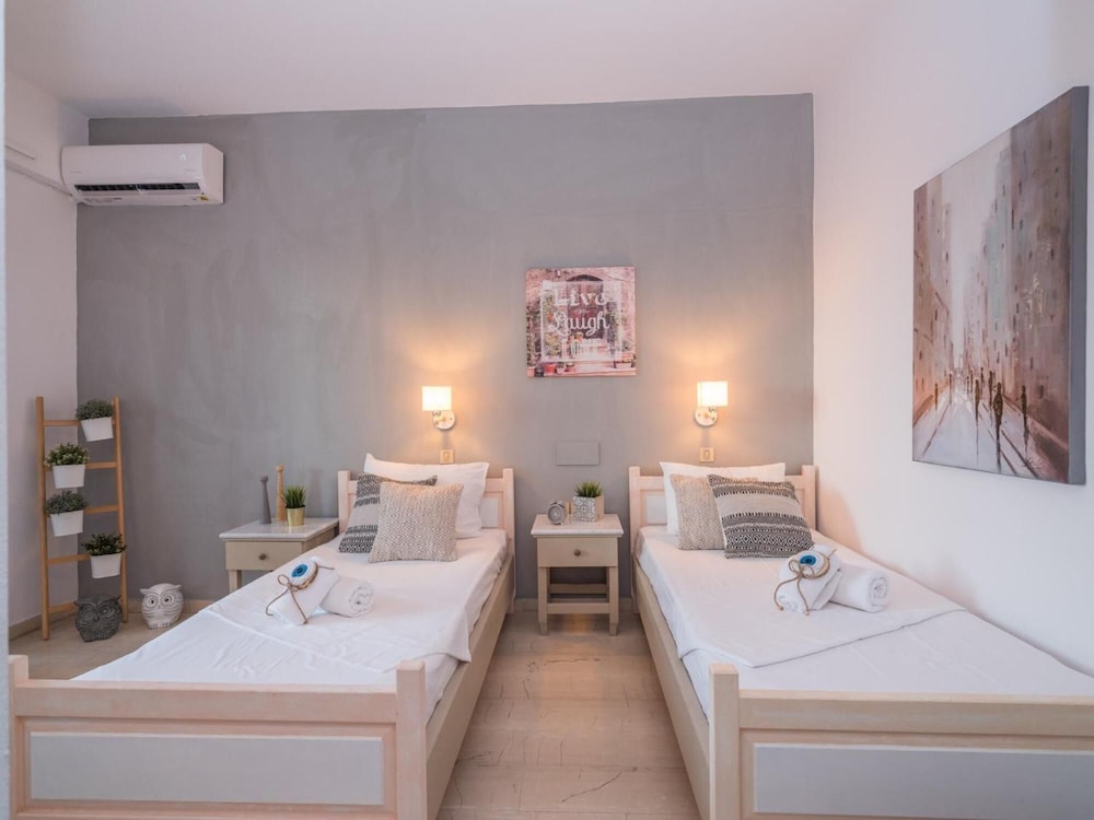 Pasiphae Hotel 28/64