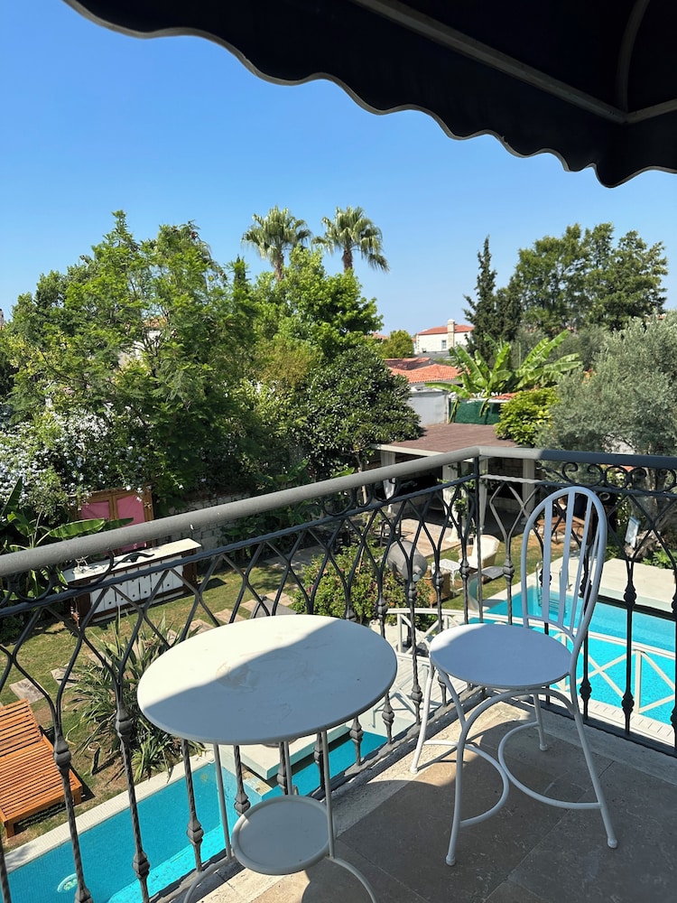 Argente Alacati Adults Only 18/31