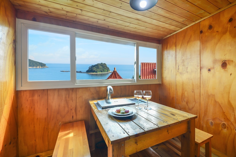 Geoje Blue Neoul Pension 17/50