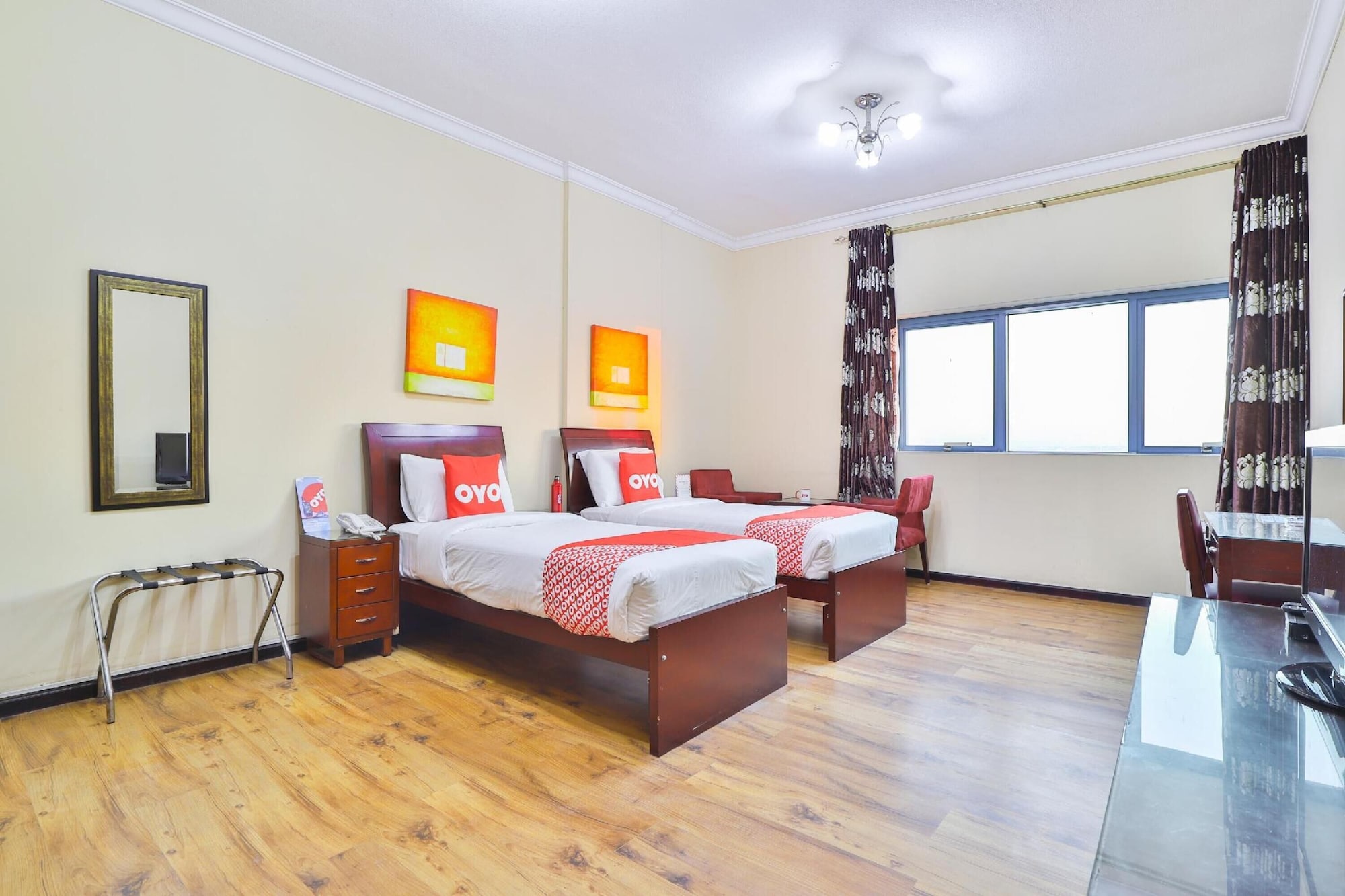 ROOM, TWIN BEDS