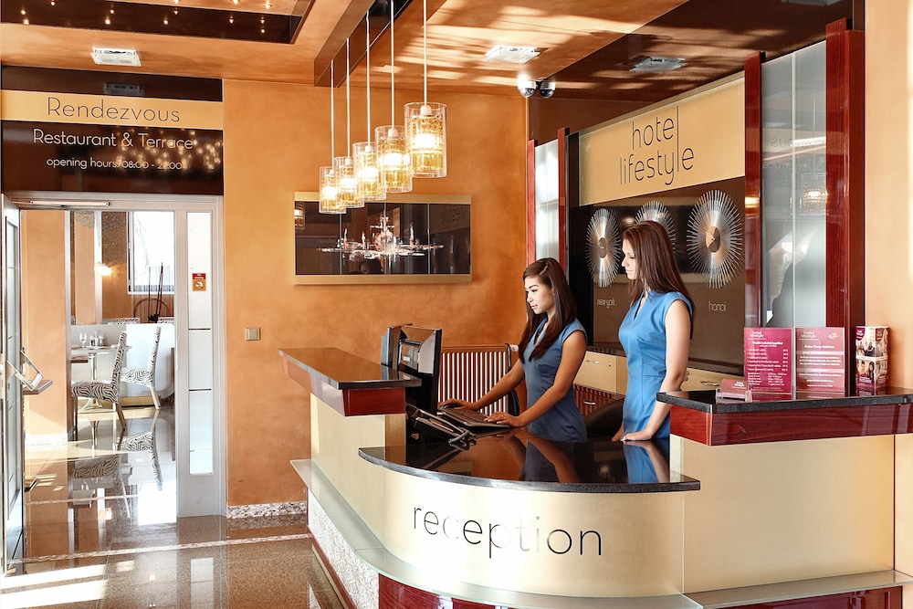 Lifestyle Hotel 37/48
