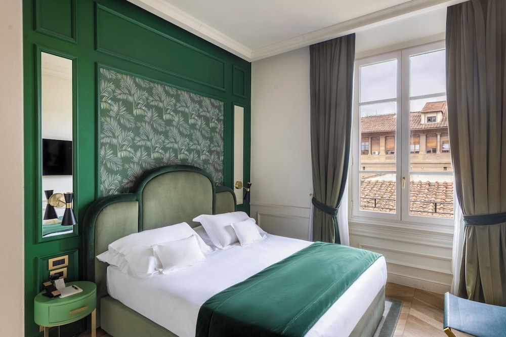 2 BEDROOMS, SUITE