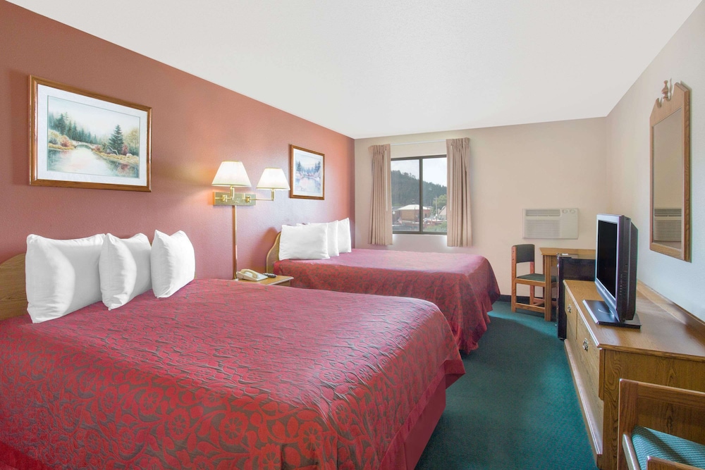 Days Inn by Wyndham Custer 13/36