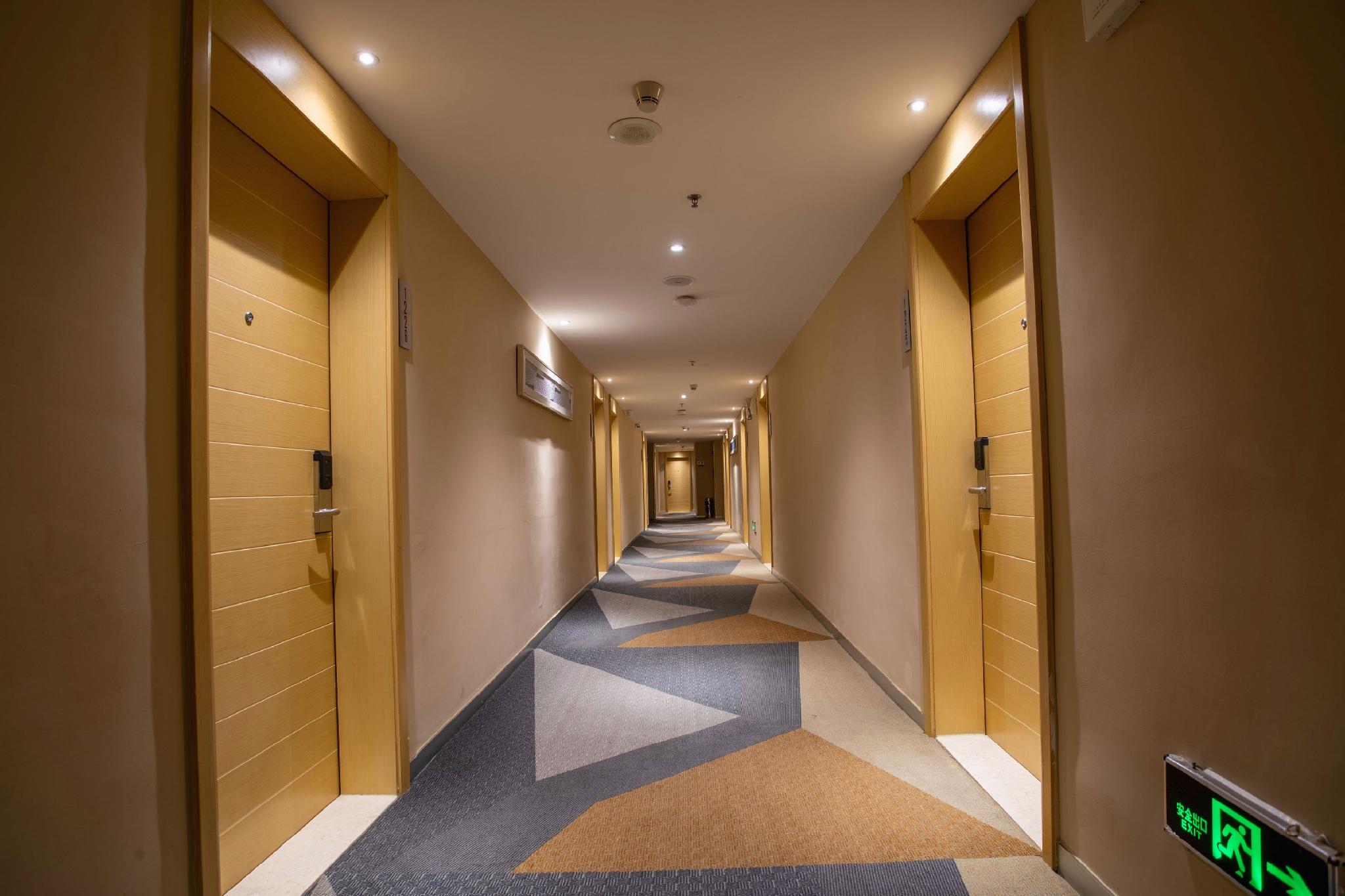 City Comfort Inn (Yangjiang Yangchun Bus Station) 25/36