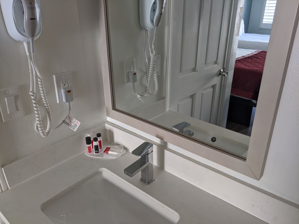 Ramada Limited Redondo Beach 25/45