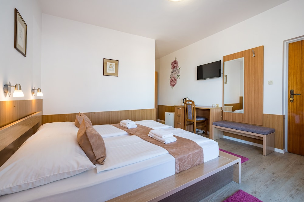 HOTEL VICKO 11/50