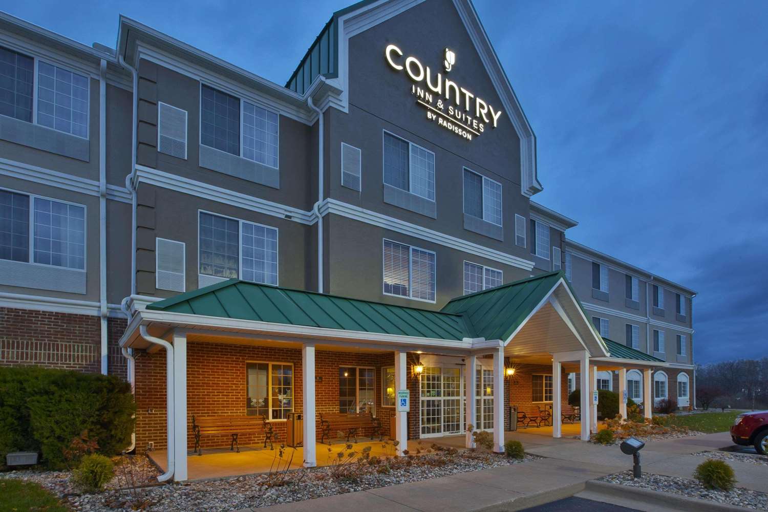 Country Inn and Suites By Radisson Big Rapids MI 4/30