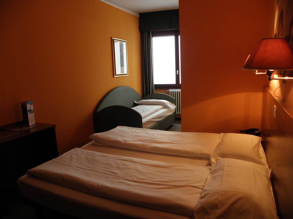 Hotel Corona 30/64