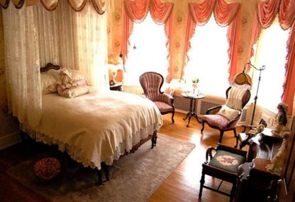 Alexander Mansion Historic Bed and Breakfast 13/48