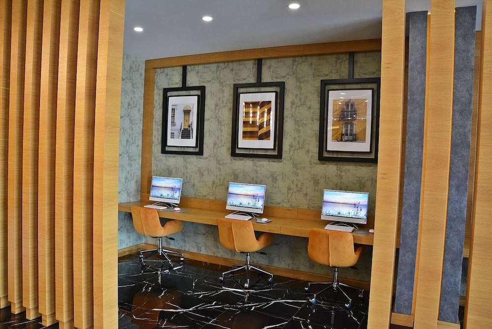 61 Park Hotel 7/51