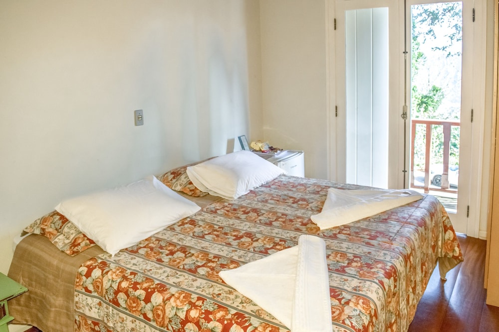 ROOM, DOUBLE BED