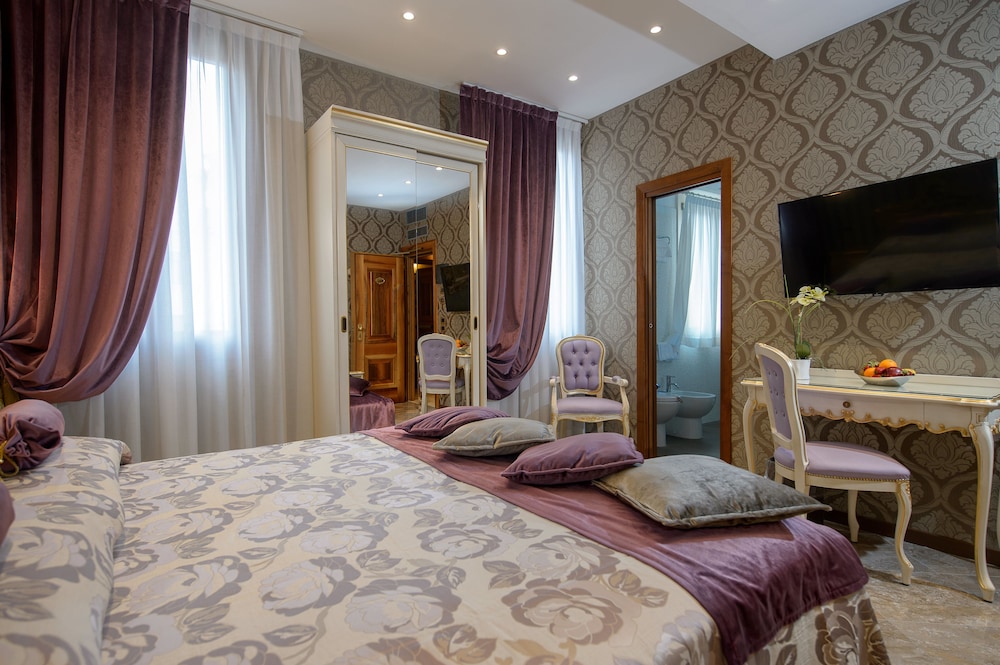 SUPERIOR, DOUBLE OR TWIN BED