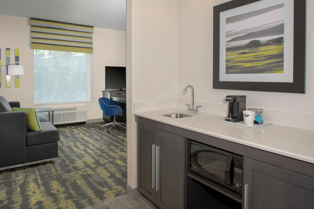 Hampton Inn and Suites Irvine Orange County Airport 48/52
