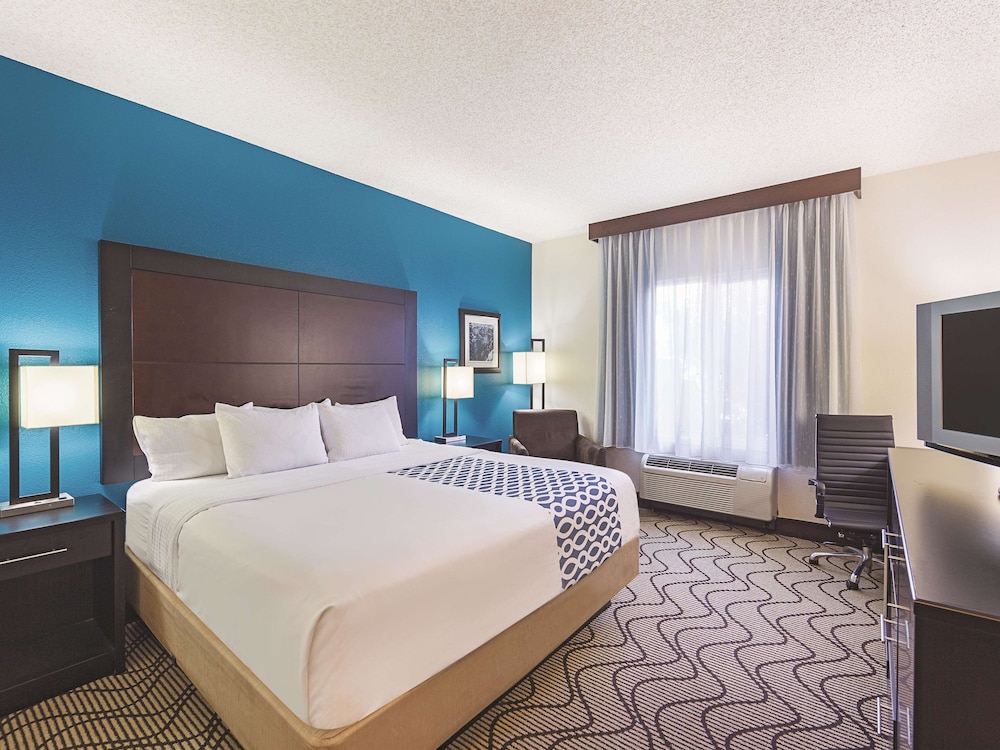 La Quinta Inn & Suites by Wyndham Central Point - Medford 12/48