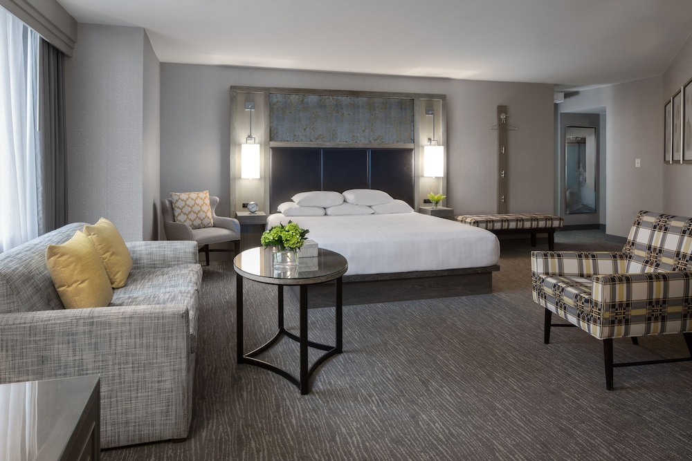 ROOM, KING BED, CORNER