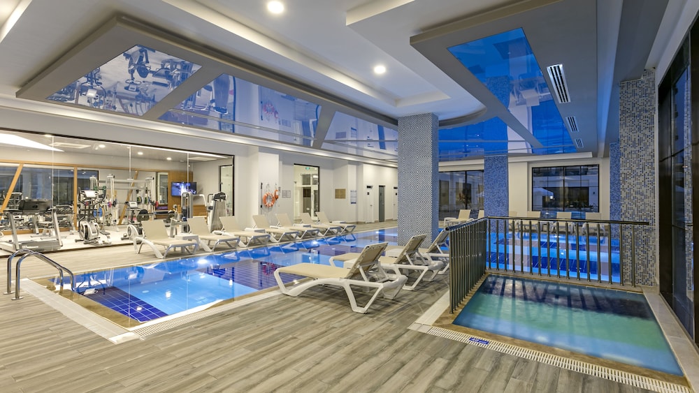 Glamour Resort Spa 11/70