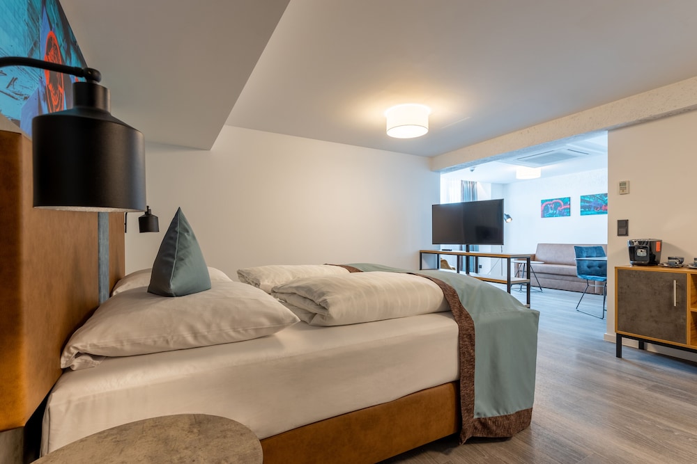 Trip Inn Living and Suites 18/42