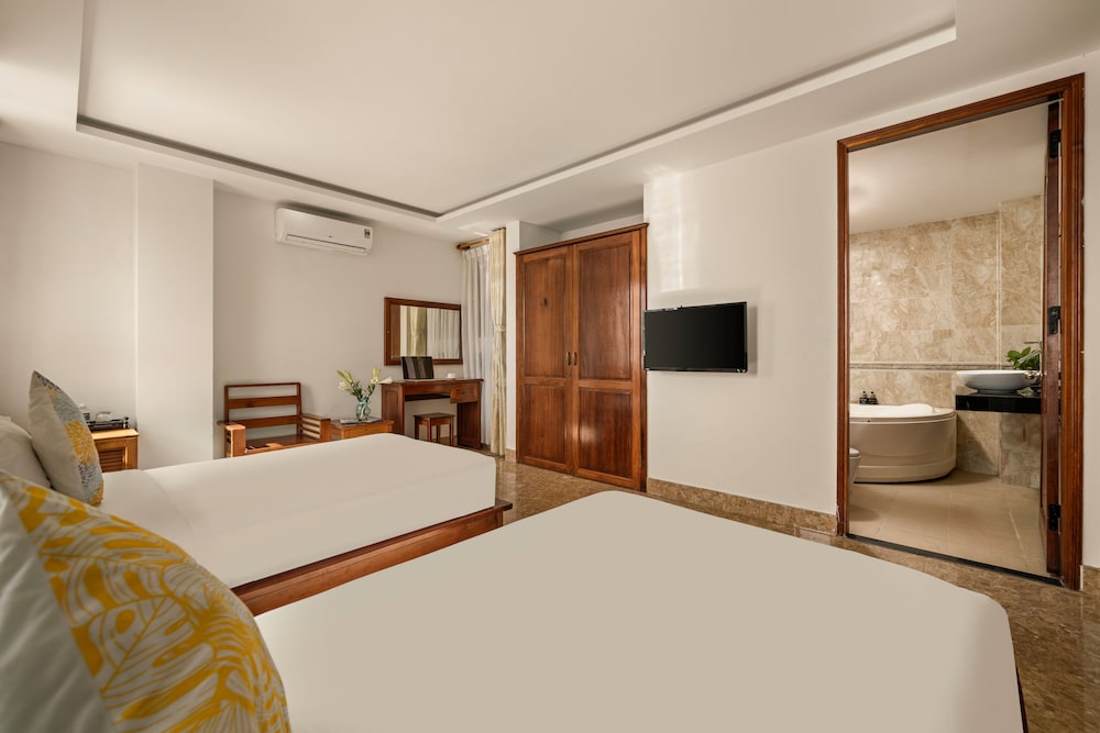 Titan Hotel 24/42