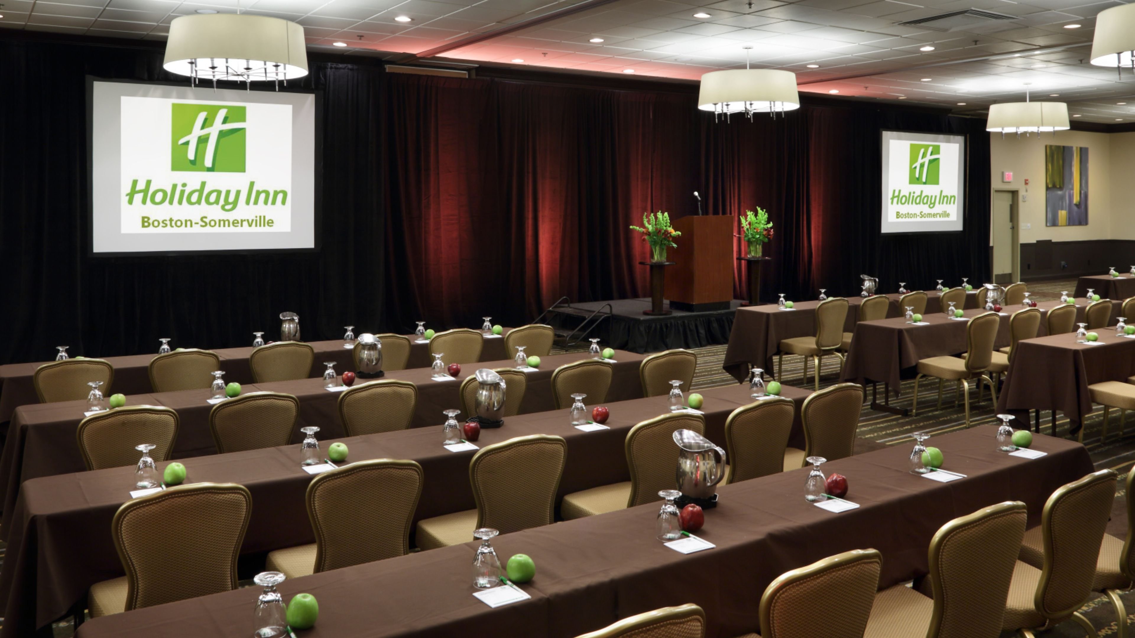 HOLIDAY INN BOSTON BUNKER HILL AREA 53/67