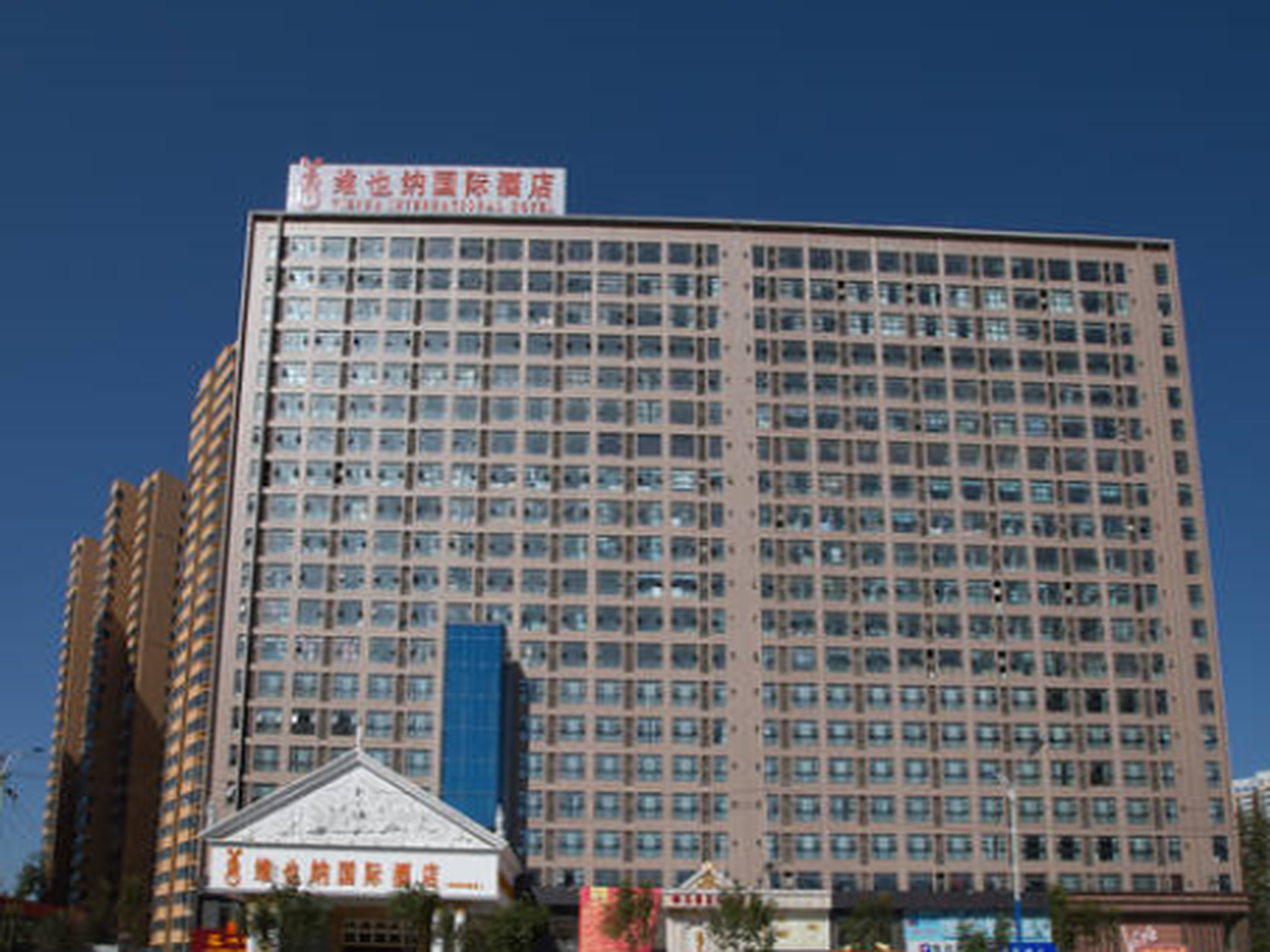 Vienna International Hotel (Zhumadian Huayuan Xuefu) 3/37