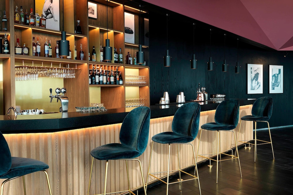 RENAISSANCE WARSAW AIRPORT HOTEL 52/62