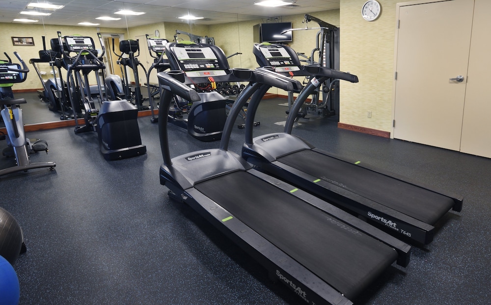 Holiday Inn Express Suites Milford 30/50