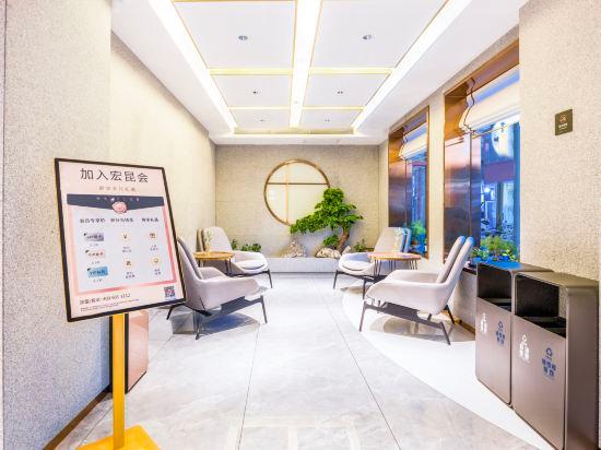 Choenix Hotel (Beijing Tiananmen Square Qianmen Street Subway Station) 40/46