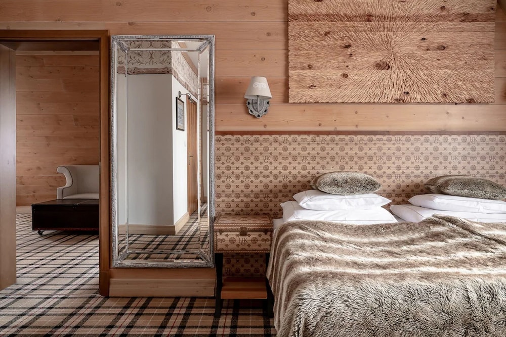 GRAND, SUITE, QUEEN BED