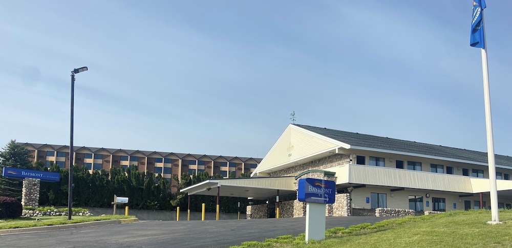 Baymont by Wyndham Petoskey 2/51