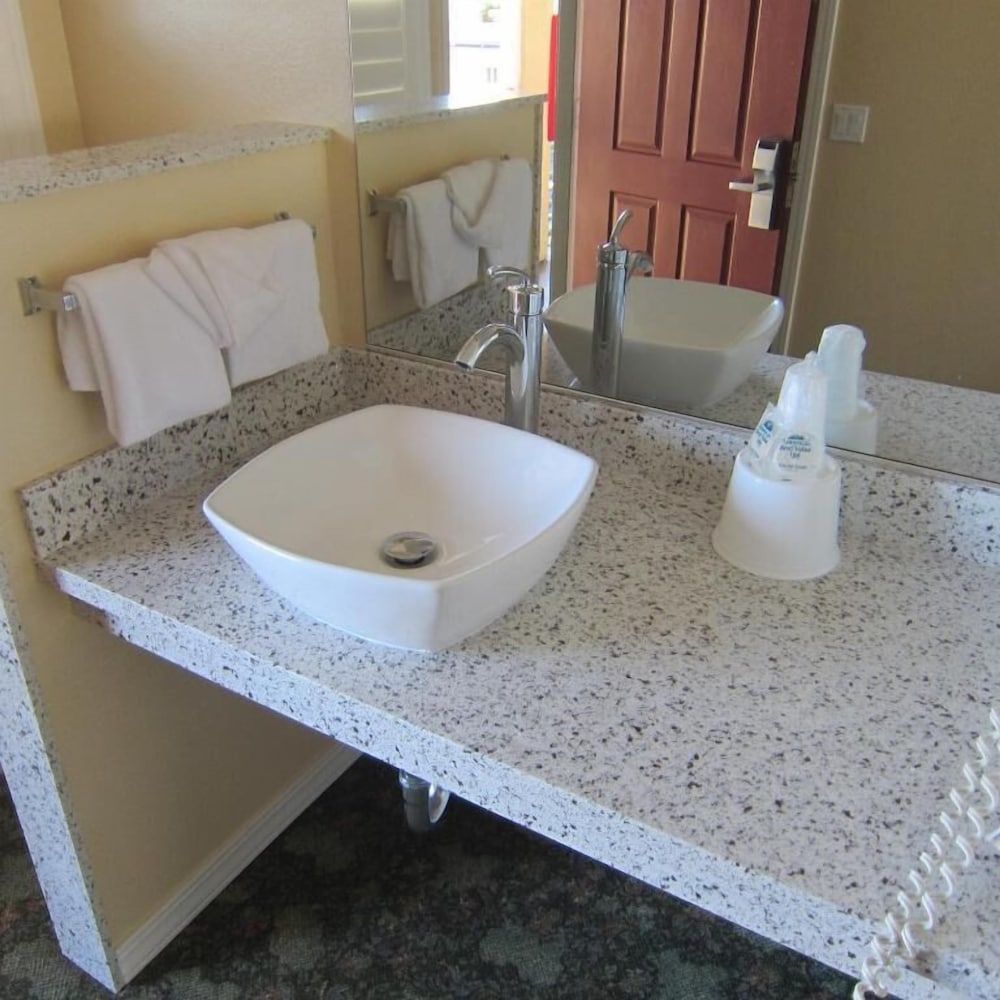 Americas Best Value Inn Seaside South 32/34