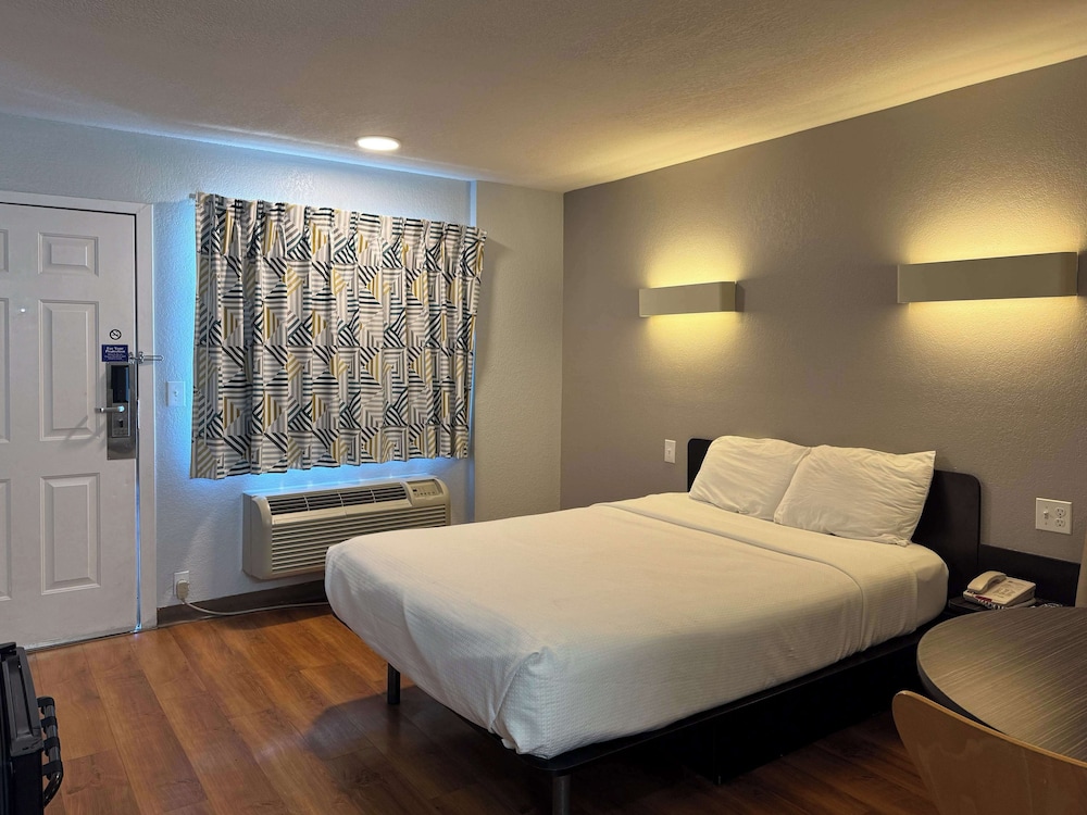 Motel6 Simi Valley, CA 30/50