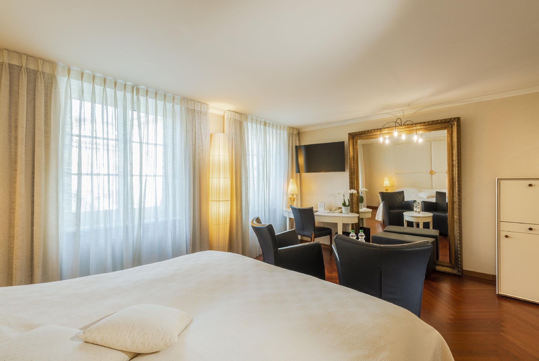 Room, Double or Twin Bed, City View