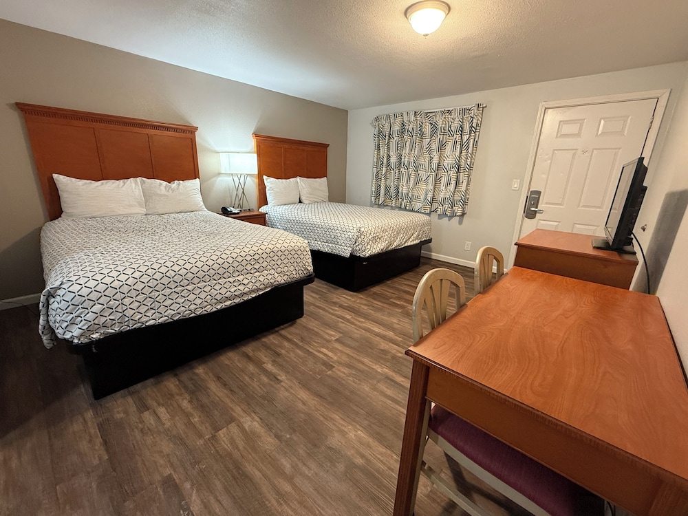 ROOM, 2 QUEEN BEDS, KITCHENETTE